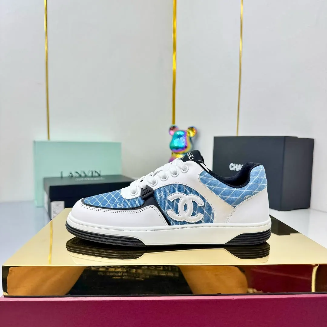 👟👟Ex-factory price 620👟👟High quality! ! ! CHANEL Chanel 25A latest thick-soled casual sports shoes. The counter is synchronized. The counter is very popular. It is a shoe that is very difficult to buy. The most popular thick-soled casual shoes on the Internet. As you can imagine, the most popular thick-soled casual shoes can not be missed. It has both good looks and comfort. Simple and versatile. The thick sole increases the height and is super versatile. Whoever wears it will look better. Upper: cowhide stitching. Lining: breathable mesh. Outsole: TPU original outsole. Size: 35-41 👉